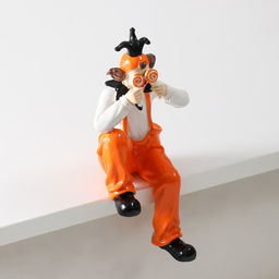 Фигурка полистоун «Клоун с леденцами, сидит», бело-оранжевый, 10×9.5×20 см
