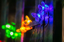 USL-S-129/PT4000 BUTTERFLIES Садовая гирлянда на солнечной батарее Бабочки. 20 светодиодов. Разноцветный свет. 1*АА Ni-Mh аккумулятор в/к. IP44. TM Uniel. - Volpe фото 8
