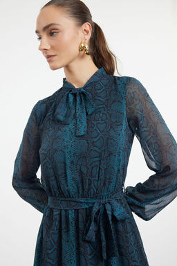 TRENDYOLMILLA Zumrut Yesili Baglama Detayl? Dokuma K?sl?k Elbise TWOAW21EL0458  фото 2