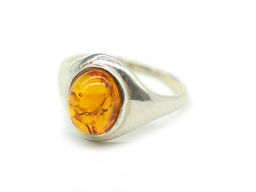 Кольцо с янтарём в посеребрении овальчик 8*10мм коньячный