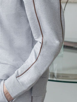 Свитшот с лампасами и разрезами из эластичного футера двухнитки без начеса - Vilatte фото 4