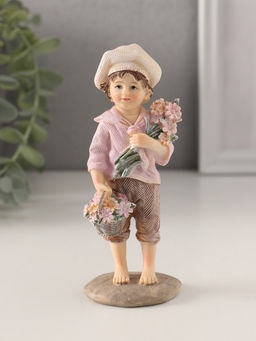 Фигурка полистоун «Мальчишка с корзиной цветов и букетом», коричнево-сиреневый, 5.5×4×12 см
