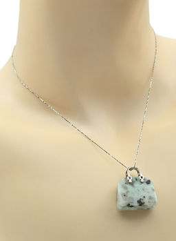 Оригинальная подвеска с амазонитом в форме сумочки 25*10*27мм.