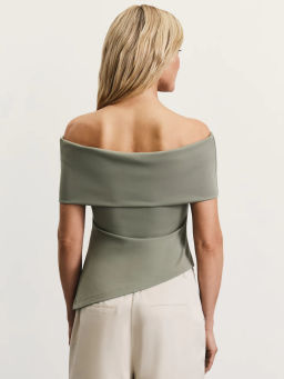 Приталенный топ со спущенными плечами / Zarina  фото 5