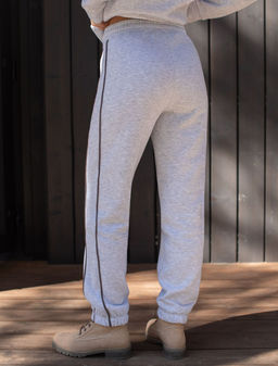 Теплые брюки джоггеры из эластичного футера трехнитки с начесом - Vilatte фото 3