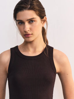 Базовая майка с вырезом халтер TOP0526-27 / Zarina