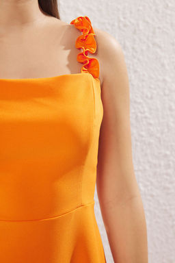 TRENDYOLMILLA Sar? A Kesim Kare Yaka Ask? Detayl? Mini Dokuma Elbise TWOSS22EL2175  фото 30