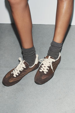 ZAPATILLA RUNNING COMBINADA / Marr?n