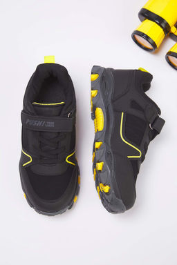 Siyah Neon Detayl? C?rtl? Buyuk Erkek Cocuk Kids Trekking Ayakkab?
TAKAW26SN00006