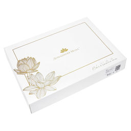 Постельное белье, комплект 1,5 спальный "Калипсо-2" 4 предмета: пододеяльник 145х215см на пуговицах, простыня 150х220см, 2 наволочки 70х70см с клапаном-запахом, перкаль набивной 115г/м2, хлопок 100%, подарочная коробка 50х36,5х7см с ПВХ вставкой 47х3