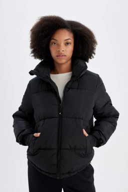 Водоотталкивающая куртка-пуховик с воротником-стойкой и карманами на молнии DeFactoFit  фото 4