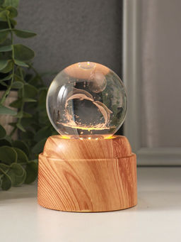 Световая фигурка стекло Шар. Голограмма: Дельфины под луной, 6?LED, d=6 см, крутится, USB, 7?7?10 см