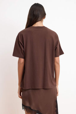 Kahverengi Bask?l? Oversize/Genis Kal?p K?sa Kollu Tok %100 Pamuk Orme T-Shirt TWOSS26TS00176 - Trendyolmilla фото 4