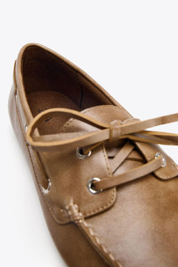 LACE-UP FLAT SHOES