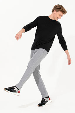 Мужской черный базовый свитшот Неожиданная скидка в корзине