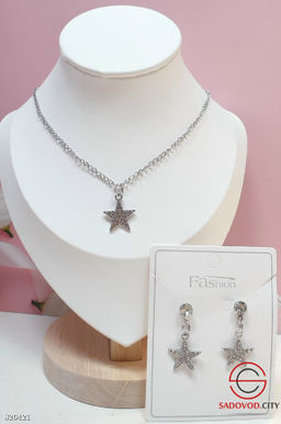 Комплект украшений женский: серьги гвоздики и подвеска ожерелье