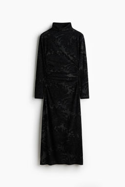 Vestido drapeado con cuello perkins