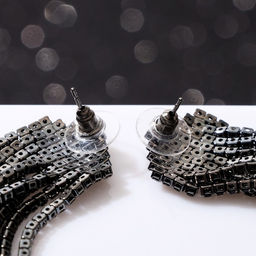 Серьги висячие со стразами Водопад домик, чёрные в сером металле,10 см - Qf фото 3