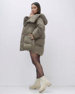 Куртка зимняя женская с большим капюшоном модная коричневого цвета 7739K - Visdeer фото 18