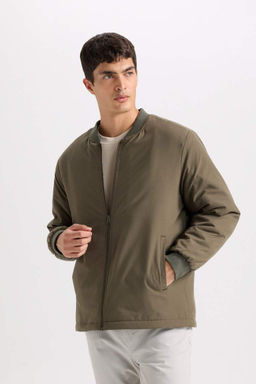 Водоотталкивающая сезонная легкая куртка-бомбер стандартного кроя с воротником-молнией и двойными карманами - Defacto фото 4