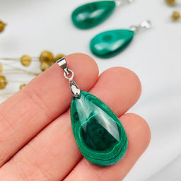 Кулон из Малахита