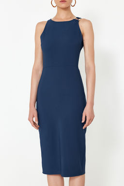 Petrol Vucuda Oturan Yakas? Aksesuar Detayl? Midi Kalem Etek Dokuma Elbise TWOSS23EL02115