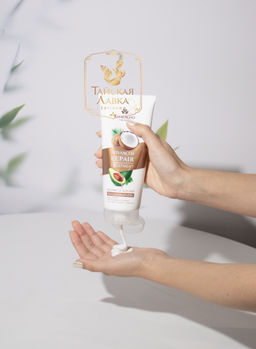 Маска-Лечение д/волос Активно Восстанавливающая Кокос и Авокадо KHAOKHO
200 мл