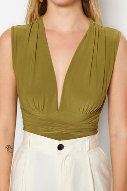 Yesil Baglama Detayl? V Yaka Fitted/Vucuda Oturan Esnek C?tc?tl? Orme Body TWOSS23BD00055