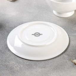 Чайная пара фарфоровая Magistro Бланш, 2 предмета: чашка 250 мл, блюдце d=15,5 см, цвет белый  фото 3