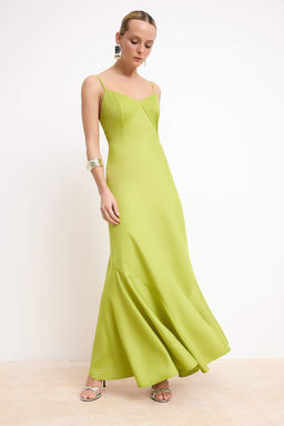 Yesil Saten Etegi Volanl? Midi Elbise TPRSS26EL00065