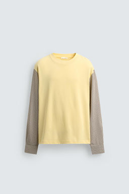CAMISETA RELAXED FIT MANGAS CONTRASTE / Amarillo claro