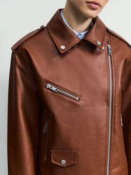 Куртка-косуха прямого силуэта из искусственной кожи / Zarina  фото 9