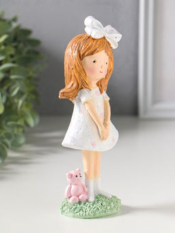 Фигурка полистоун «Малышка в платье в горох, с бантом в волосах, с мишкой», 6.5×4.5×16.8 см