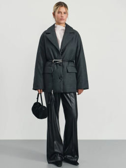 Куртка с поясом и акцентной деталью / Zarina