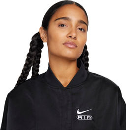 Ветровка женская