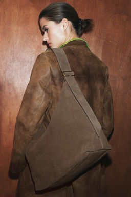 BOLSO MAXI SACA DETALLE ANILLA PIEL / Marr?n