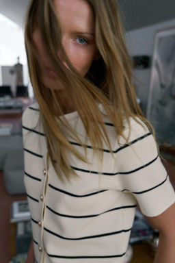 CHAQUETA PUNTO RAYAS MANGA CORTA / rayas - Zara фото 4