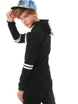 Костюм спортивный