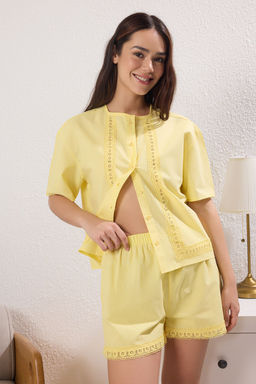 Trendyolmilla Sar? %100 Pamuklu Brodeli Poplin Sortlu Dokuma Pijama Tak?m? THMSS25PT00256 фото 2