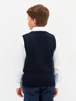 Темно-синий вязаный жилет для мальчика
