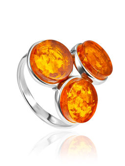 Оригинальное кольцо Фурор с тремя вставками из коньячного янтаря