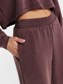 Комплект женский (джемпер, брюки) шоколадный с дизайнерским принтом шоколадная варка 192543 - Mark formelle фото 8