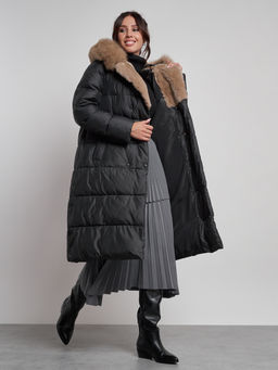 Пальто утепленное с капюшоном и мехом зимнее женское черного цвета 133203Ch - Visdeer фото 5