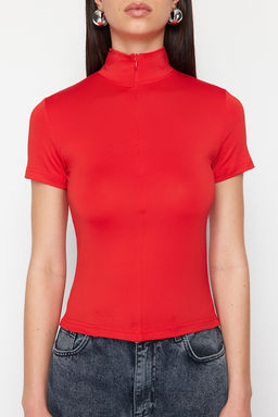 K?rm?z? Fitted/Vucuda Oturan Fermuarl? Yaka K?sa Kollu Esnek Orme Bluz TWOSS24BZ00489 - Trendyolmilla фото 4