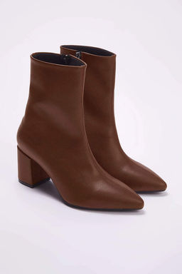 Siyah Sivri Burun Kad?n Blok Topuklu Yar?m Bot
TAKAW26BO00067 - Trendyolmilla фото 10