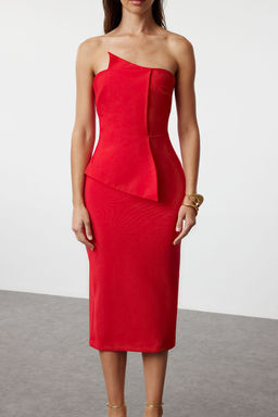 K?rm?z? Asimetrik Yaka Detayl? Dokuma S?k Abiye Elbise TPRSS24EL00223 - Trendyolmilla фото 3