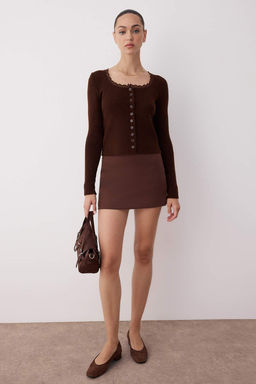 Tas Crop Dantel Garnili Kare Yaka Yumusak Dokulu Fitted/Vucudu Saran Triko H?rka TWOAW26HI00061 - Trendyolmilla фото 2