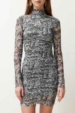 TRENDYOLMILLA Gri Desenli Drape Detayl? Fitted/Vucuda Oturan Dik Yaka Tul Mini Orme Elbise TWOAW24EL00124