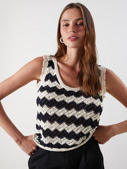 U Yaka Desenli Kad?n Triko S?veter