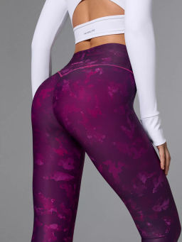 Моделирующие спортивные леггинсы